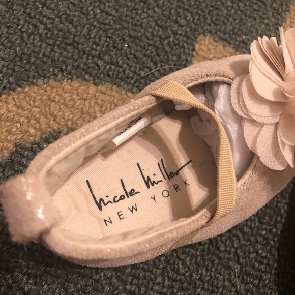 Nicole Miller Infant Gold Ballet Flats Size 0-6M - Picture 3 of 4